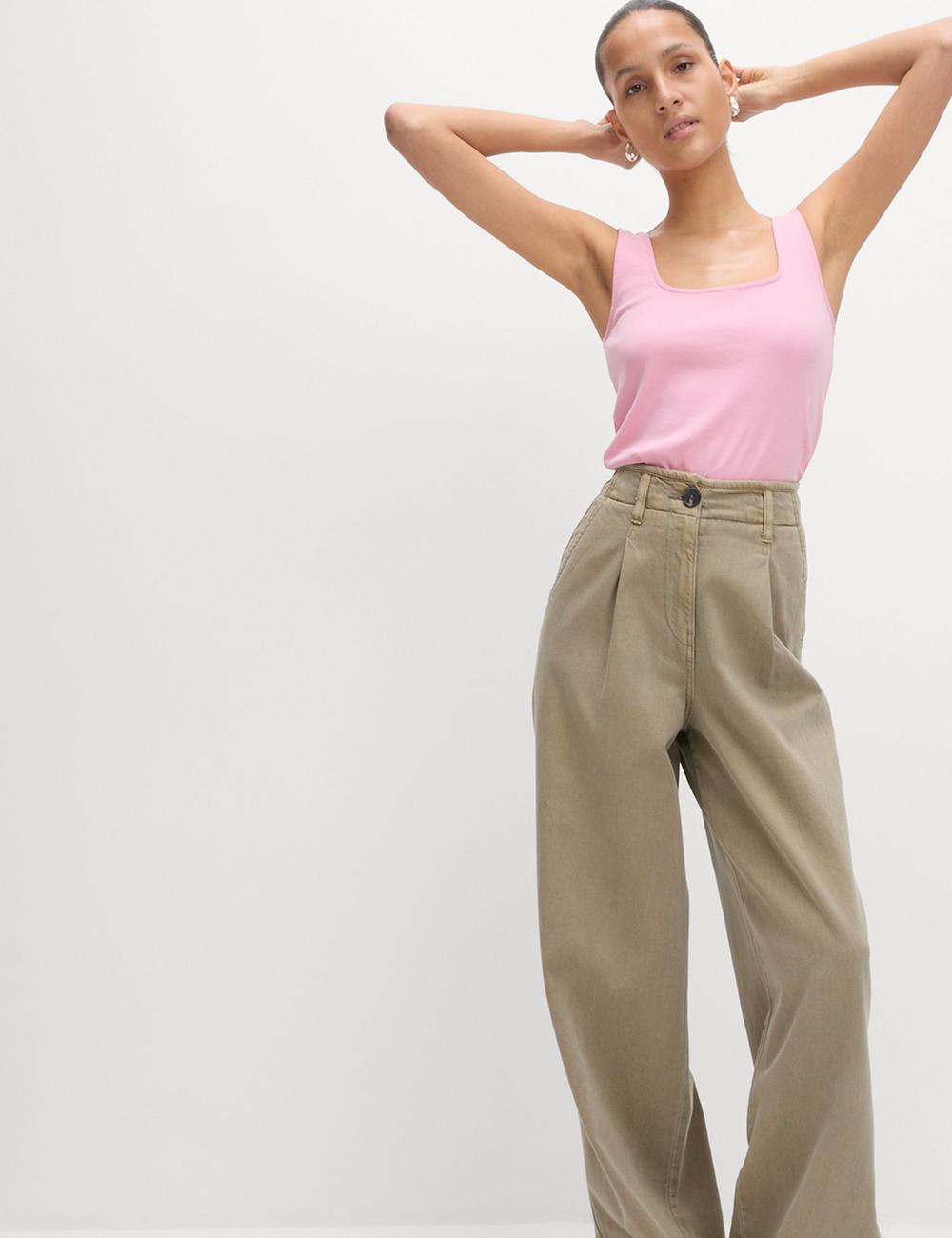 Top básico sin mangas con escote cuadrado