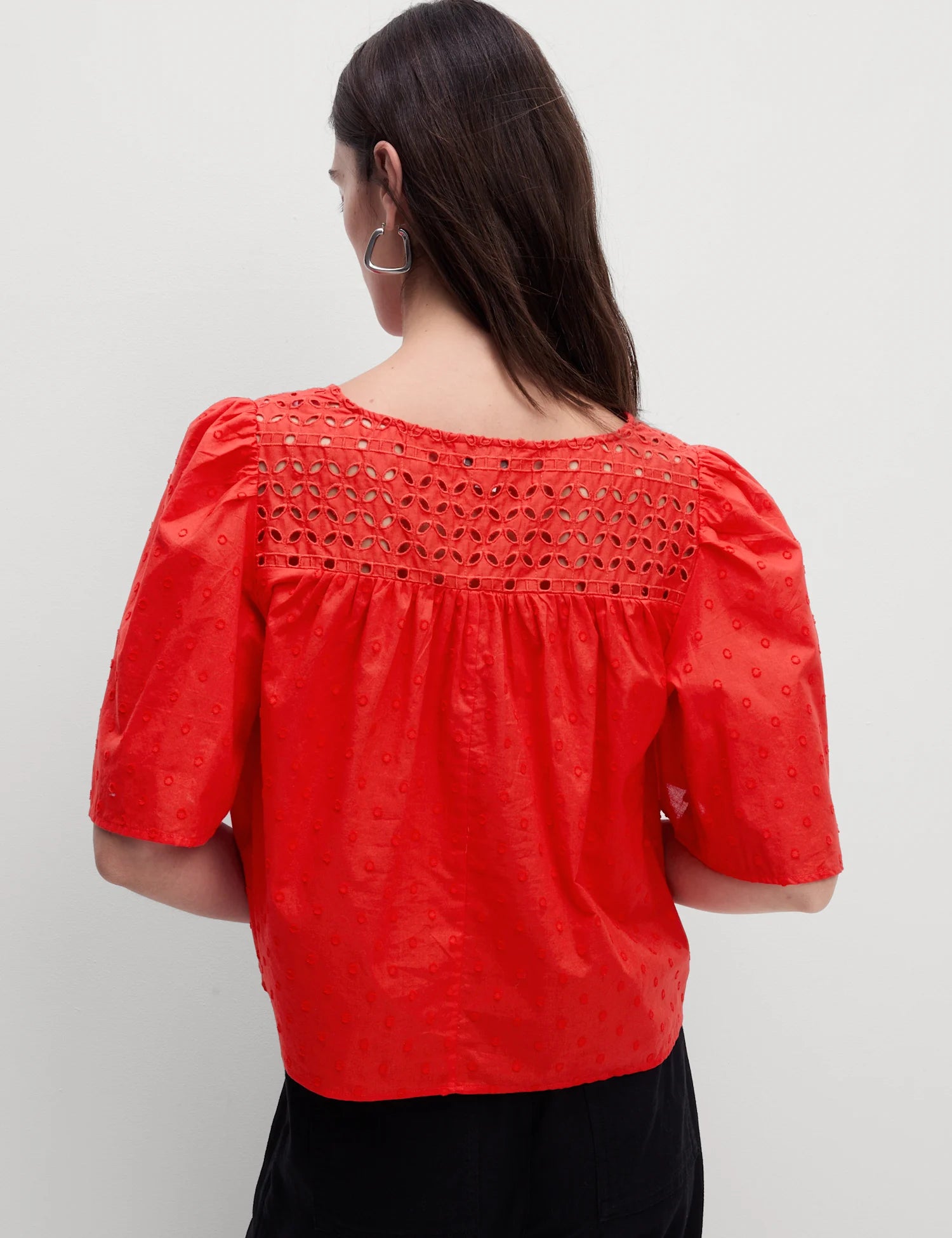 Blusa bordada de manga corta