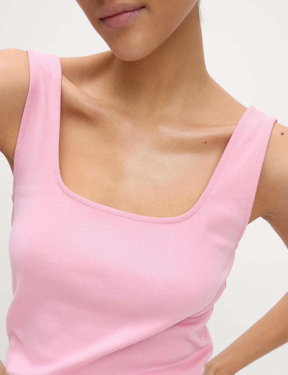 Top básico sin mangas con escote cuadrado