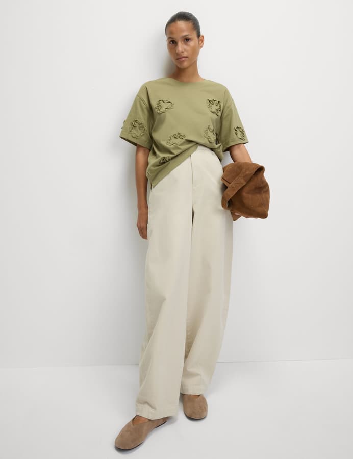 Top de manga corta con apliques