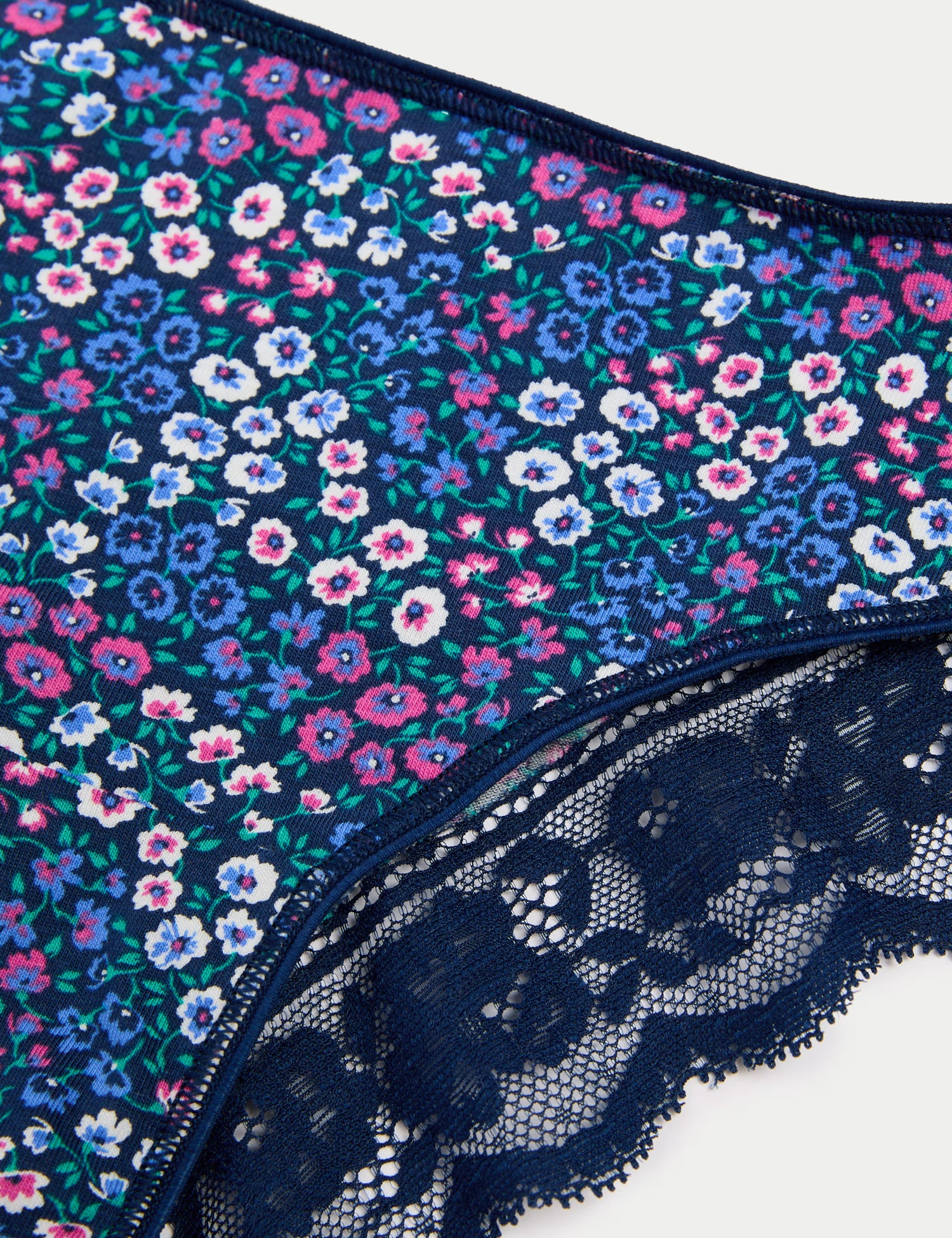 Pack 5 Brasileñas diseño con encaje