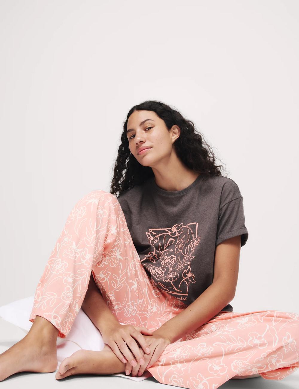 Pijama de pantalón largo y top de manga corta con diseño