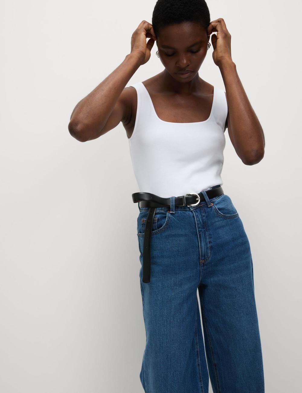 Top básico sin mangas con escote cuadrado