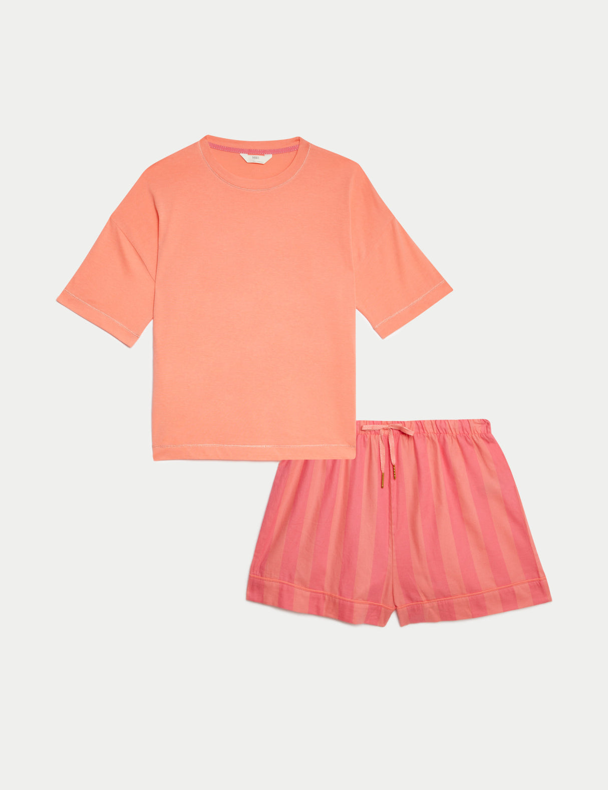 Pijama corto con diseño y top liso