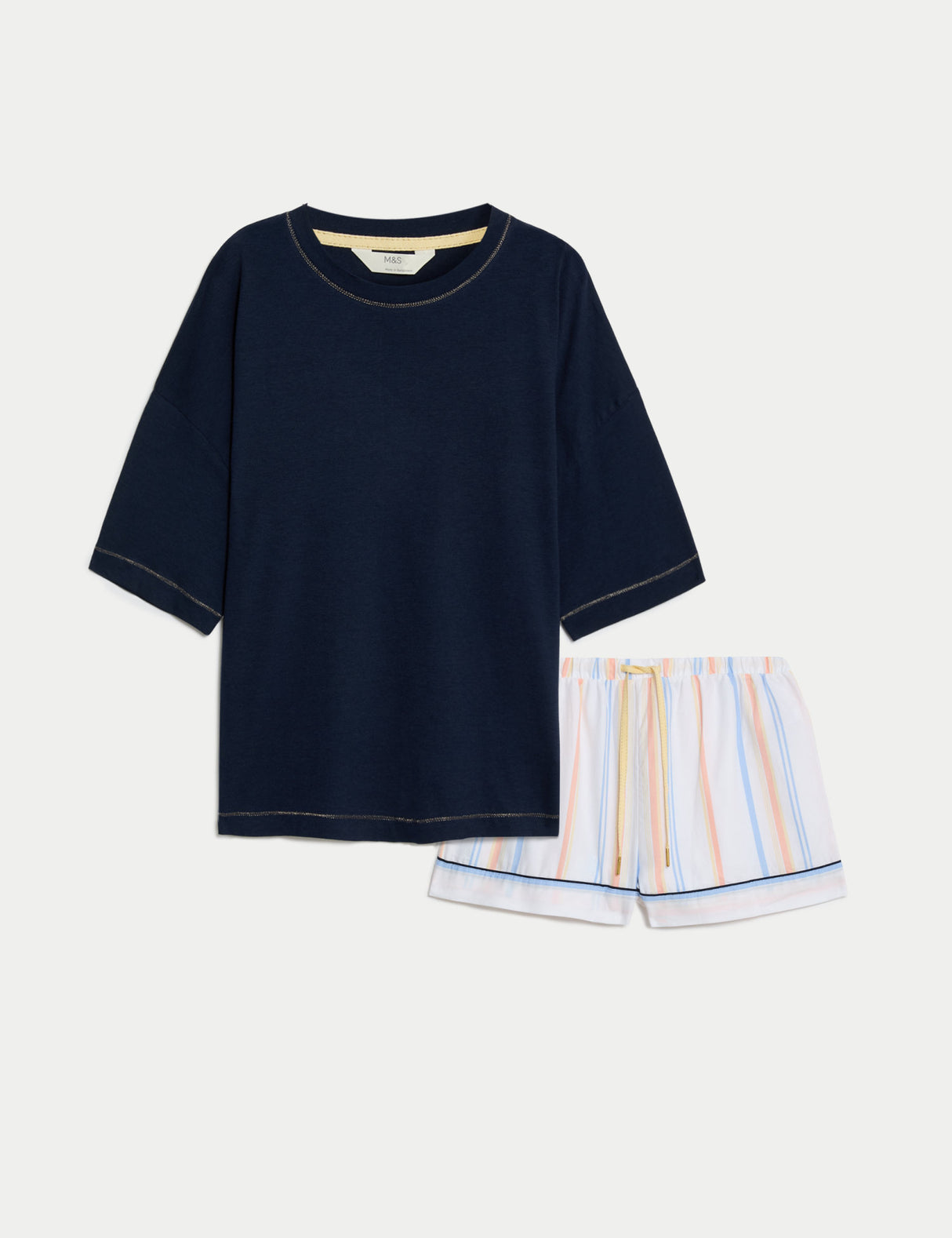 Pijama corto con diseño y top liso