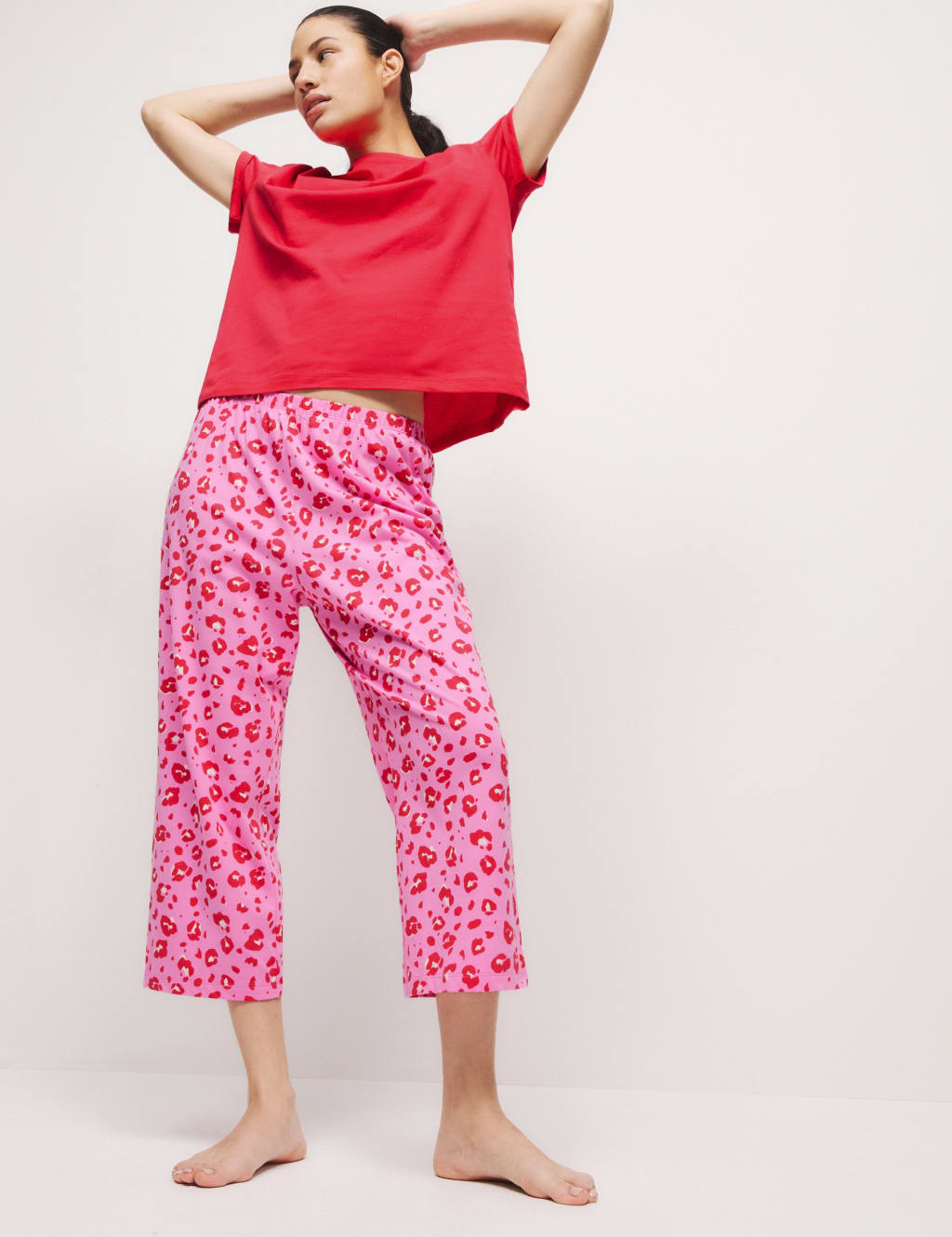 Pijama de largo pescador y top de manga corta con diseño