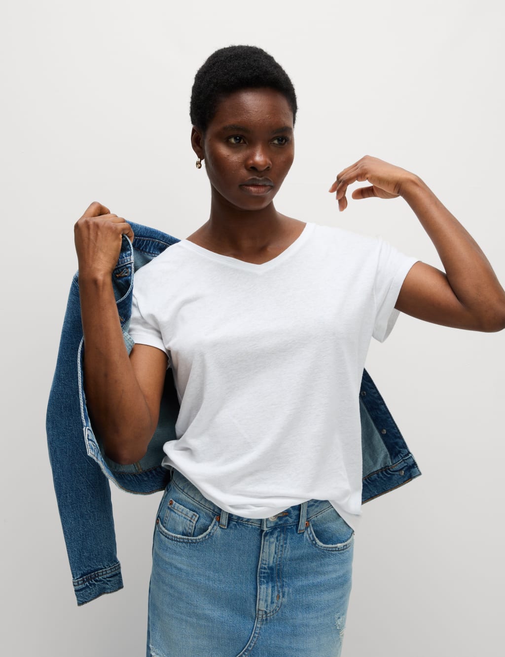 Top mezcla lino liso de manga corta y escote en pico