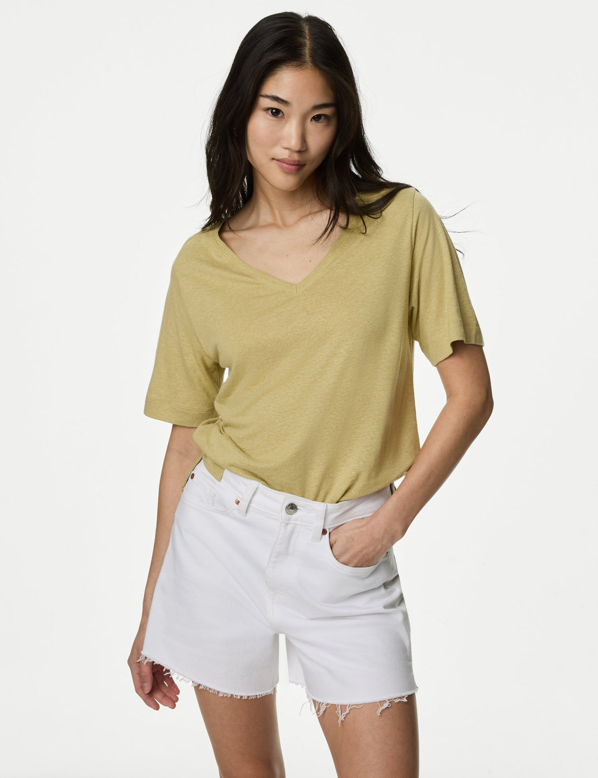 Top de lino de manga corta y escote pico