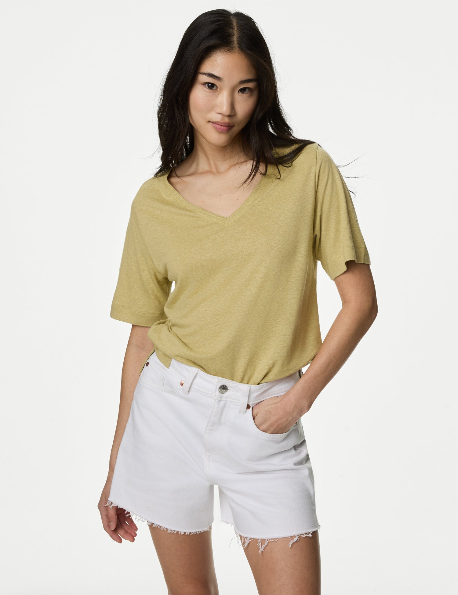 Top de lino de manga corta y escote pico