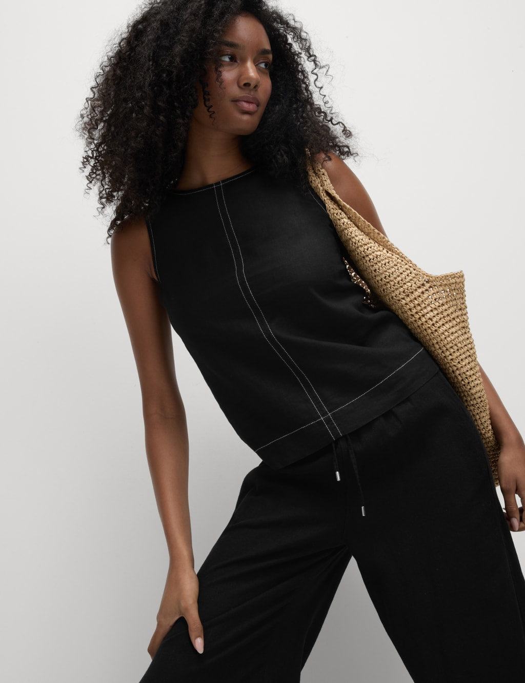 Blusa de lino sin mangas con abertura en espalda