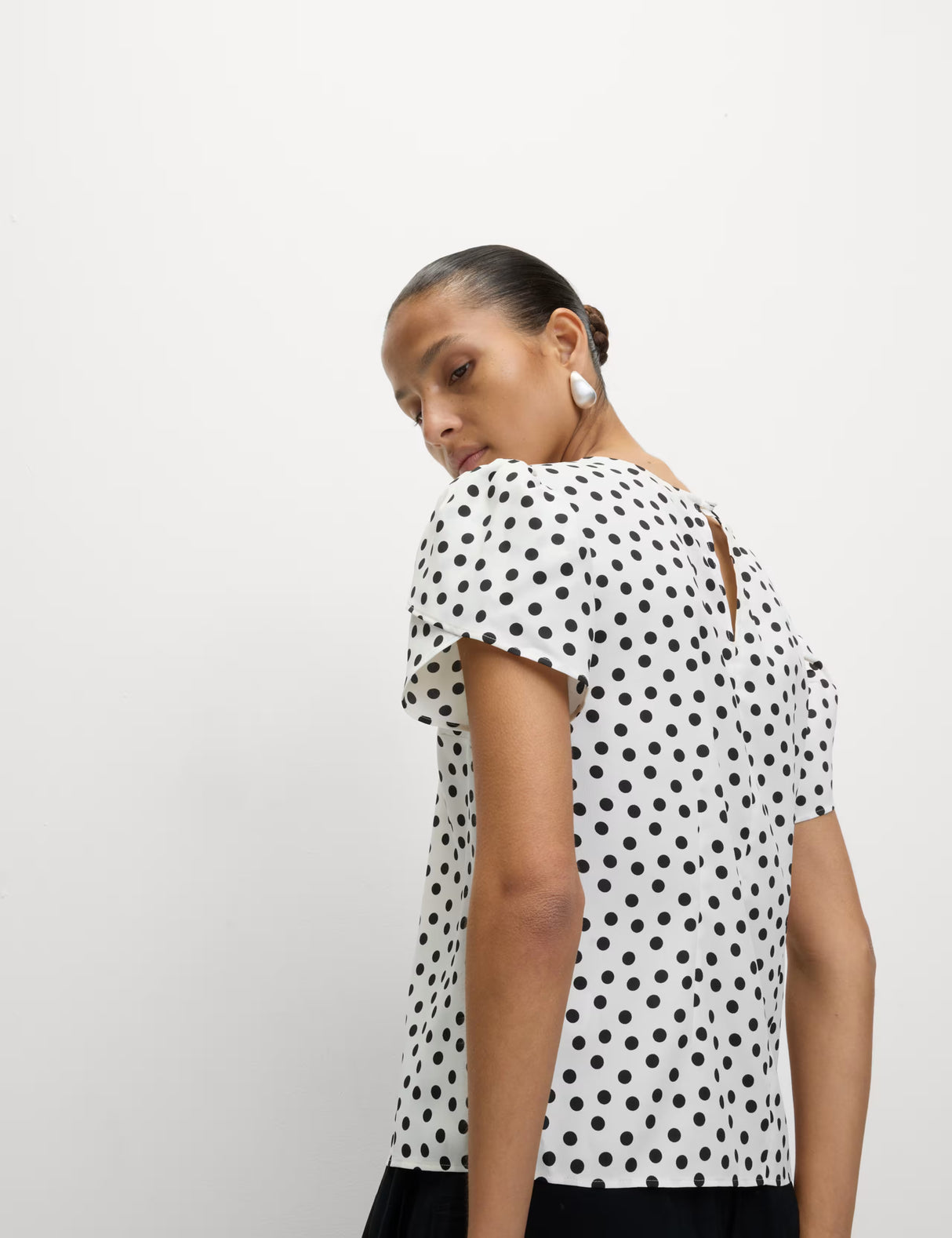Blusa diseño de manga corta abullonada