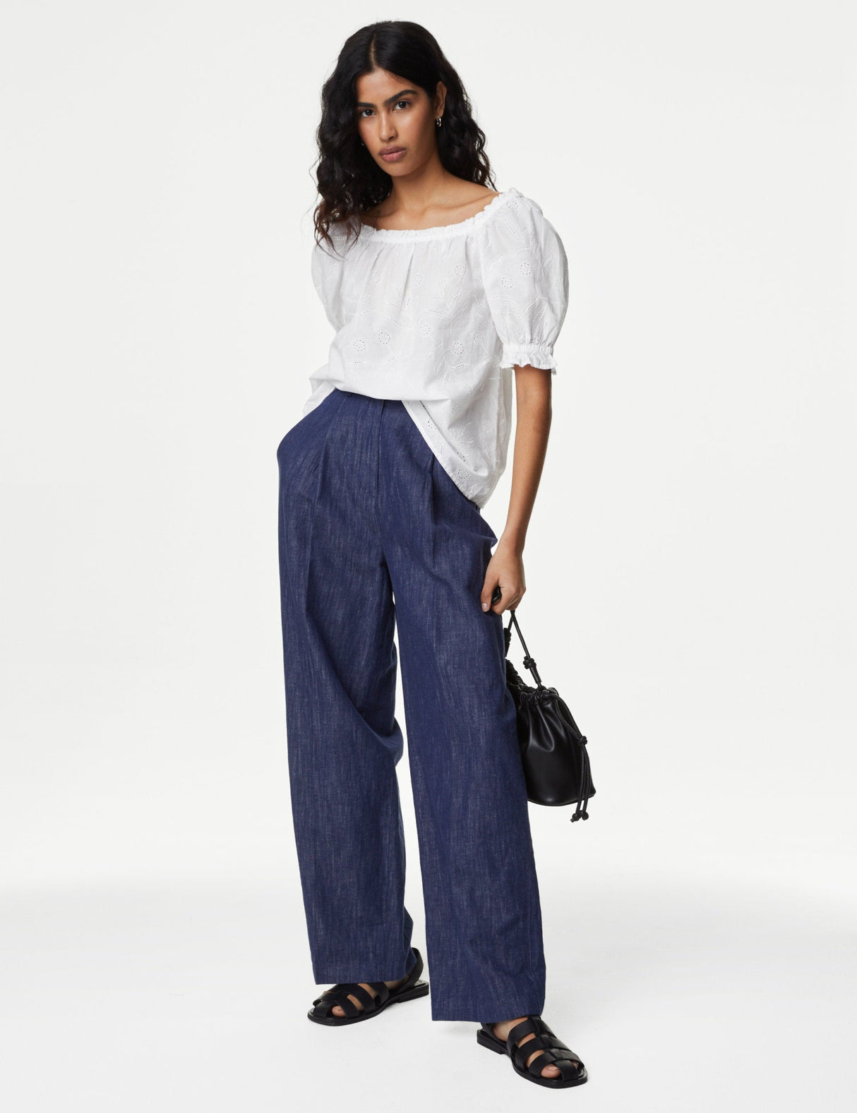 Blusa de manga corta con detalles elásticos