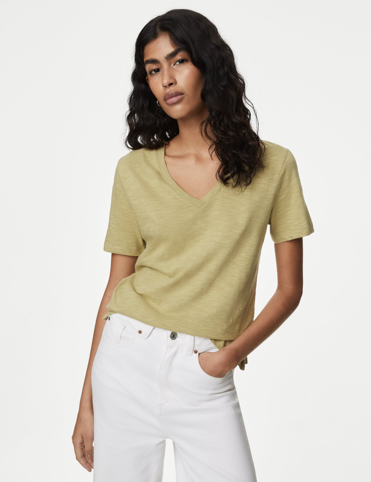 Camiseta de manga corta y cuello pico