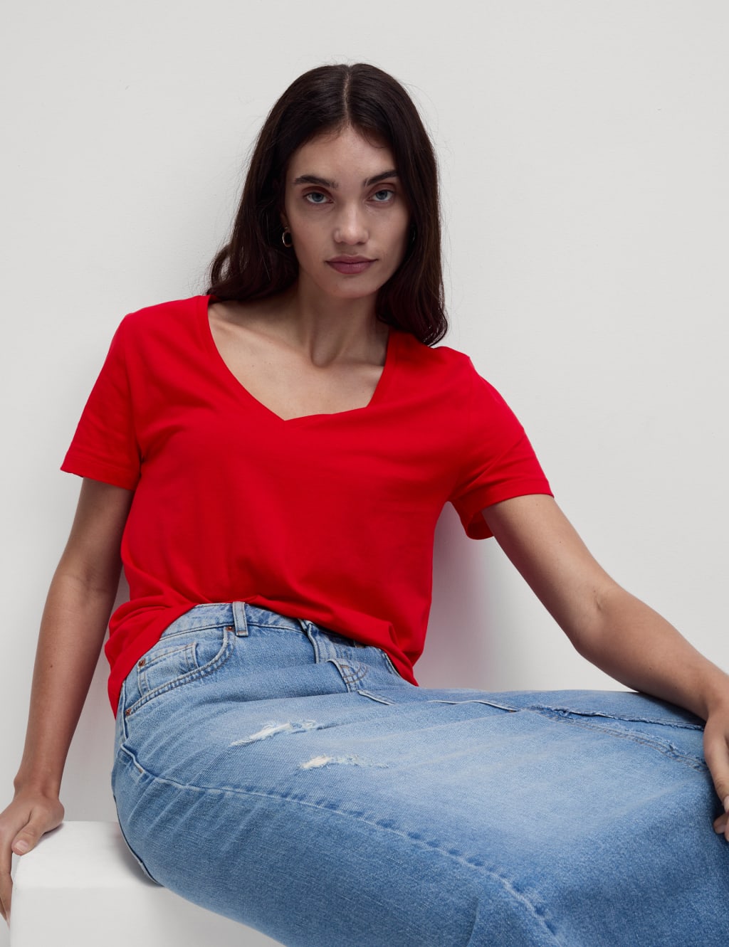 Camiseta básica de manga corta y escote en pico