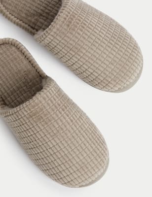 Zapatilla cerrada básica