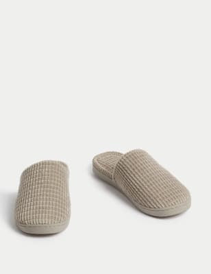 Zapatilla cerrada básica