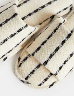 Zapatilla de estar en casa tipo pala