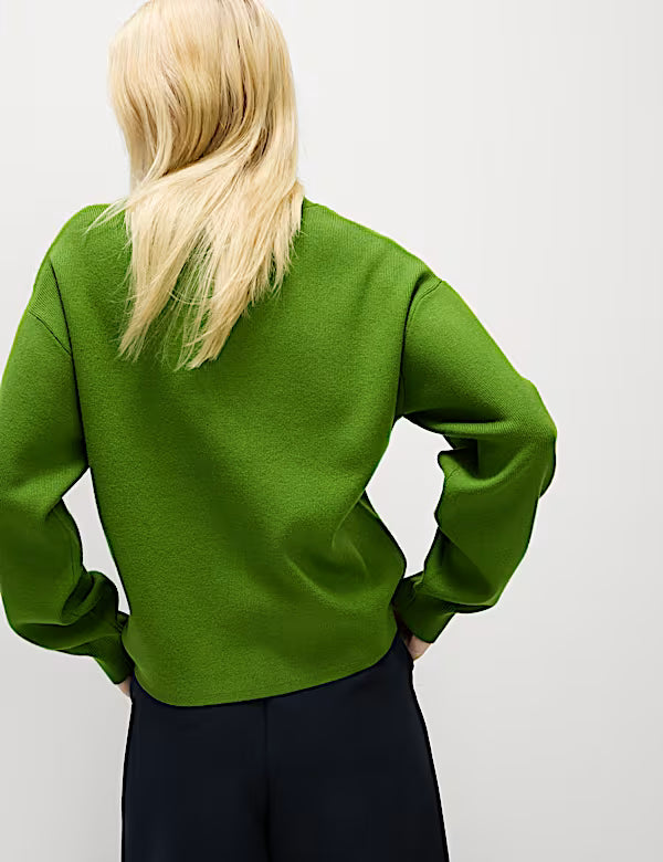 Rebeca con cuello pico