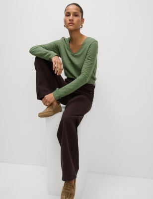 Top de manga larga con escote pico