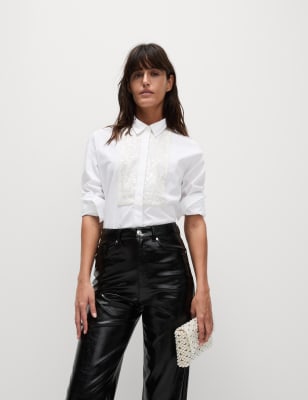 Blusa con detalle de lentejuelas