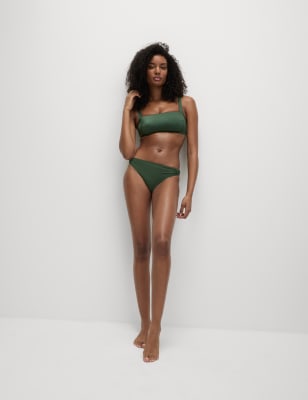 Parte baja de bikini con aretes