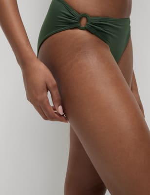 Parte baja de bikini con aretes