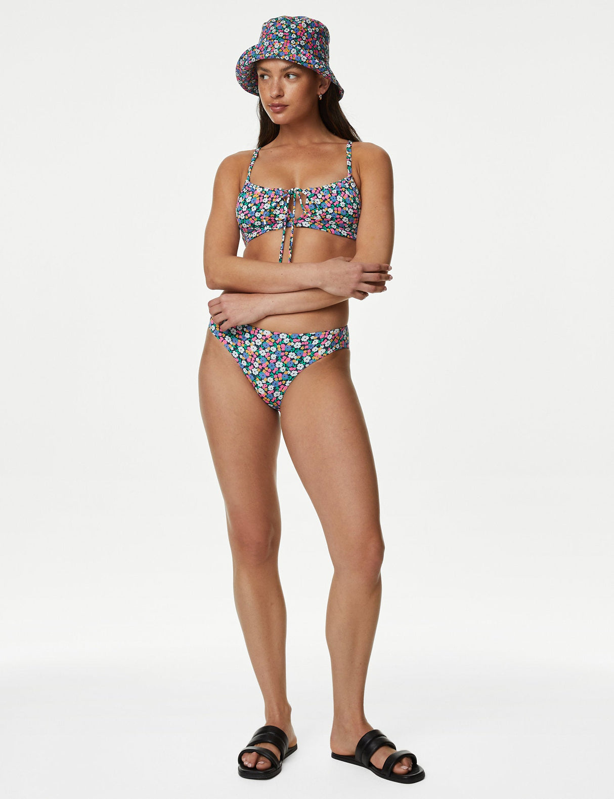 Parte alta de bikini con flores