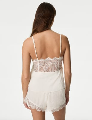 Pijama de satén con detalles de encaje