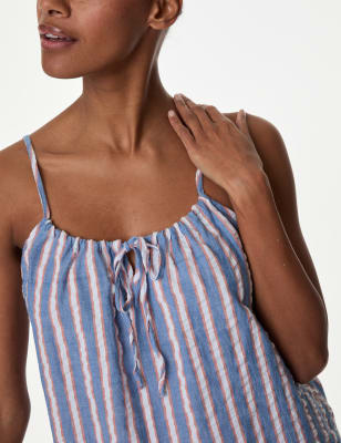 Pijama corto de rayas y tirantes