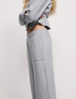 Pijama con top abotonado de manga larga