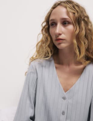 Pijama con top abotonado de manga larga