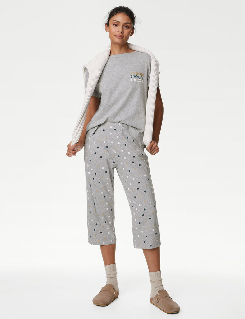 Pijama con pantalón pescador y manga corta