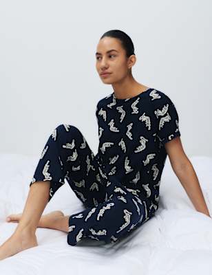 Pijama de manga corta y pantalón pescador diseño