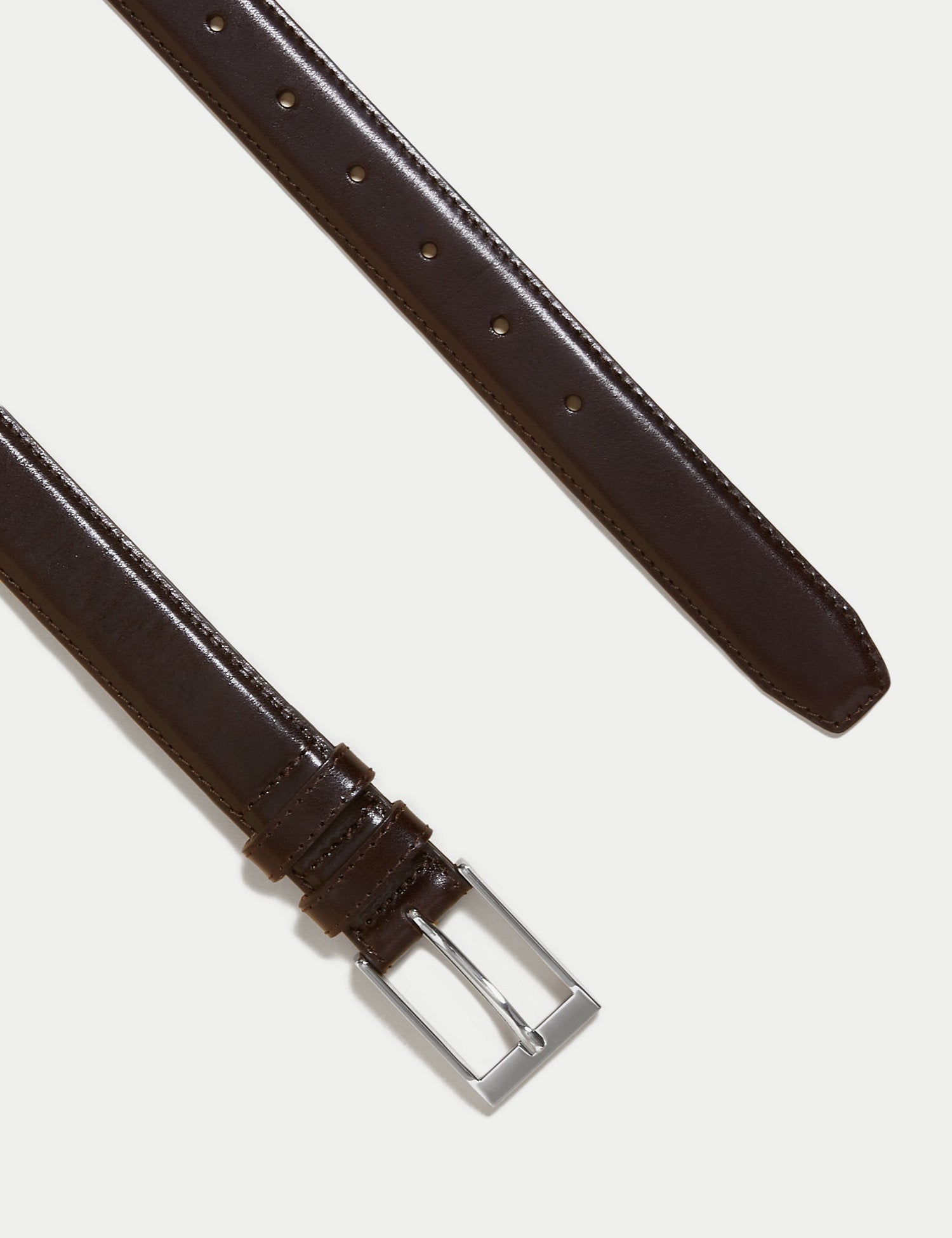 Cinturón elegante de piel