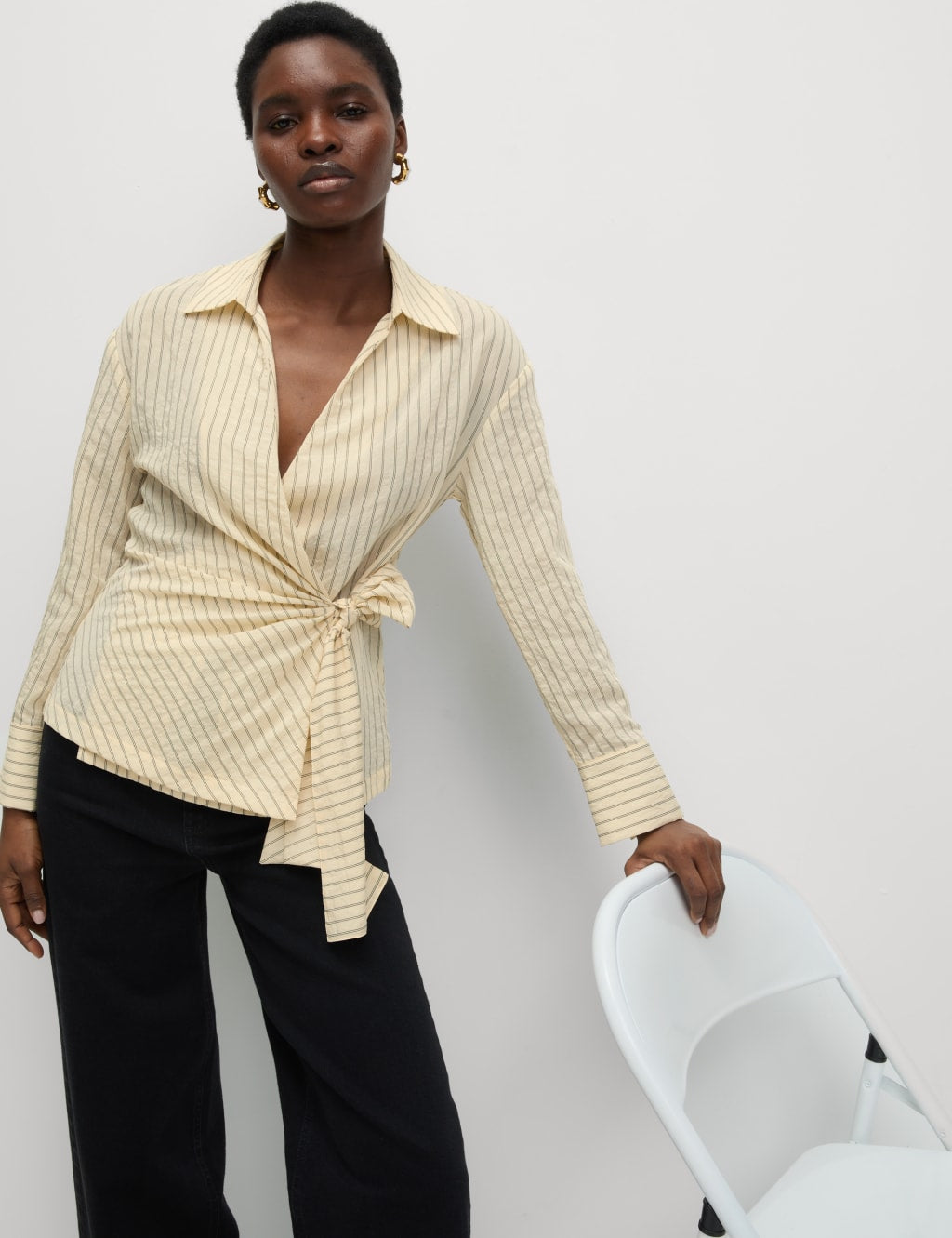 Blusa de manga larga cruzada con lazada