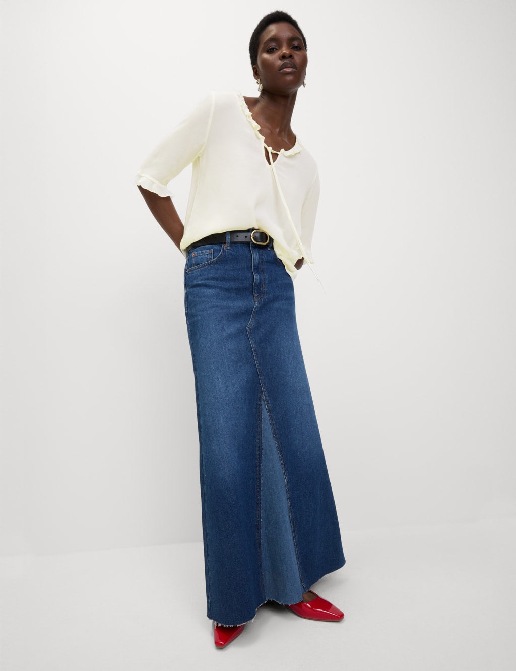 Blusa de manga corta con detalle volante