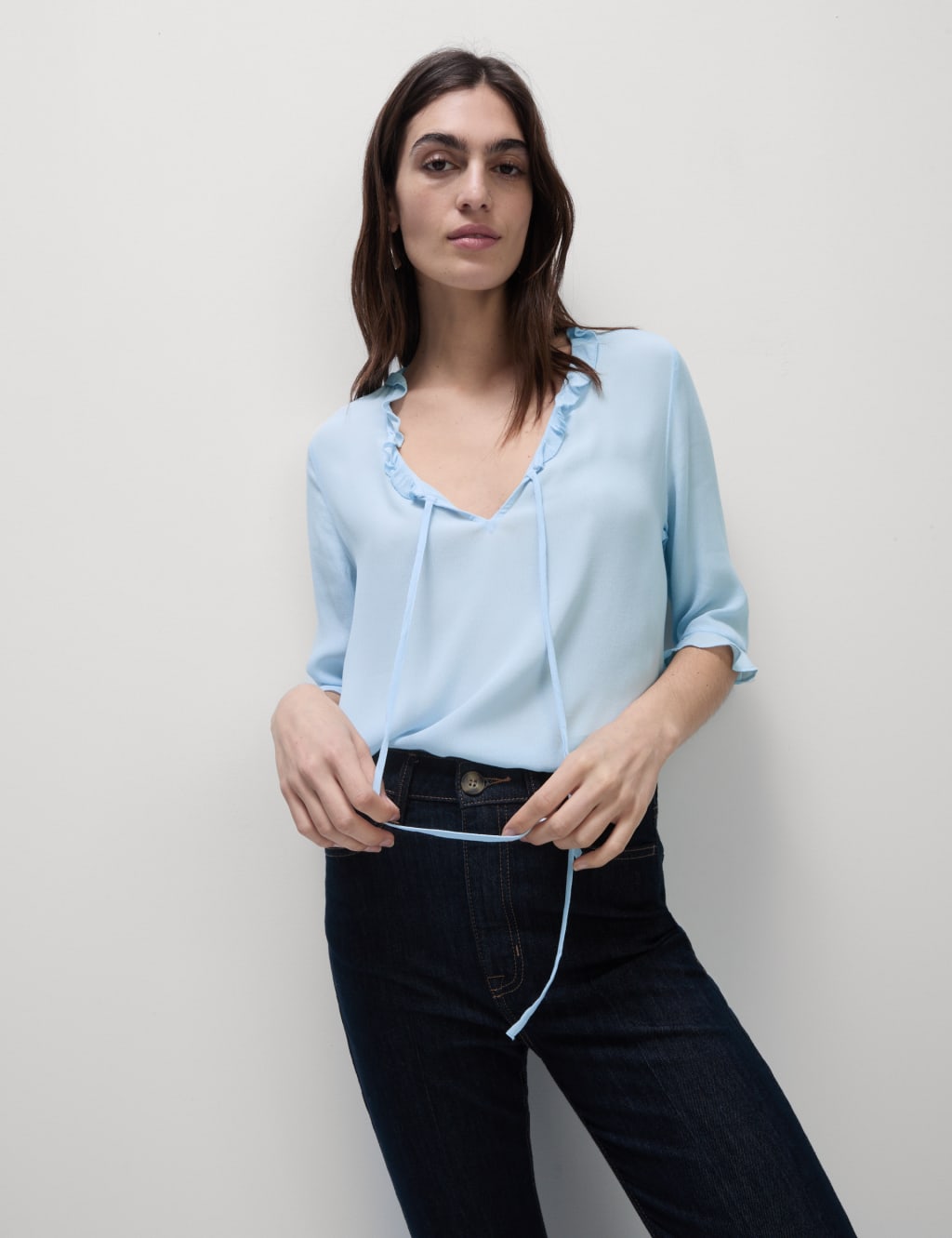 Blusa de manga corta con detalle volante