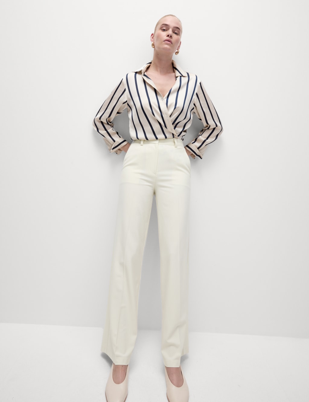 Pantalón liso de corte ancho