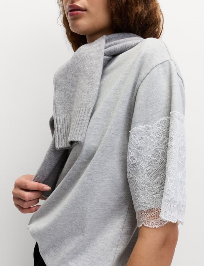 Top manga corta con encaje