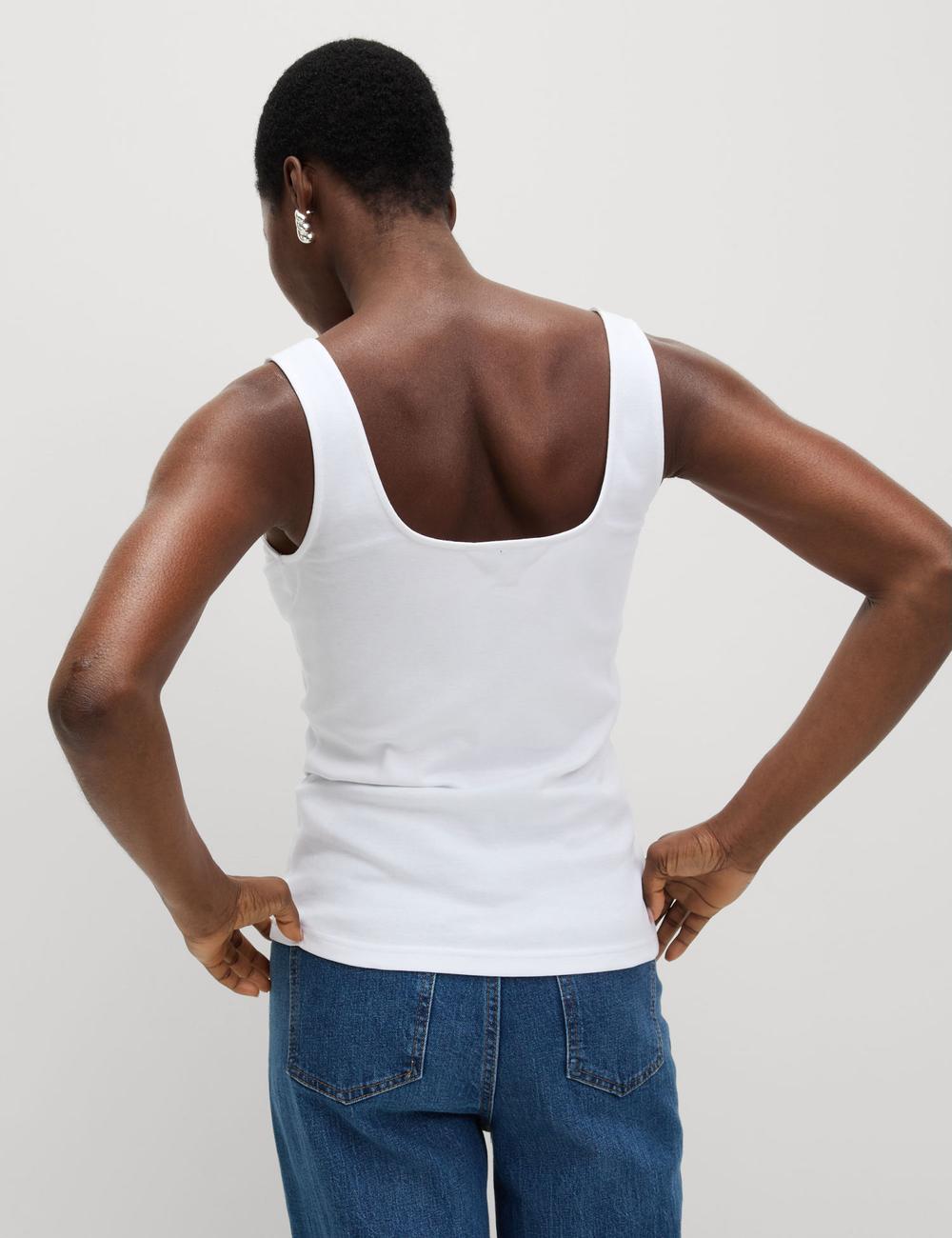 Top básico sin mangas con escote cuadrado