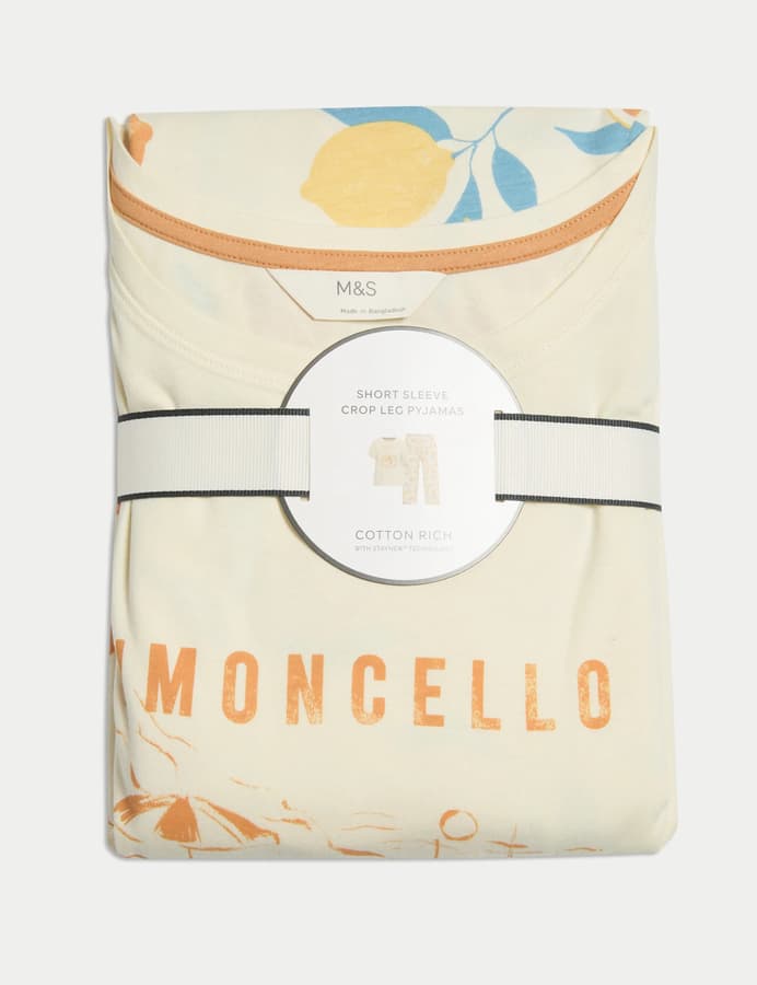 Pijama de diseño con  manga corta y pantalón pesquero FP