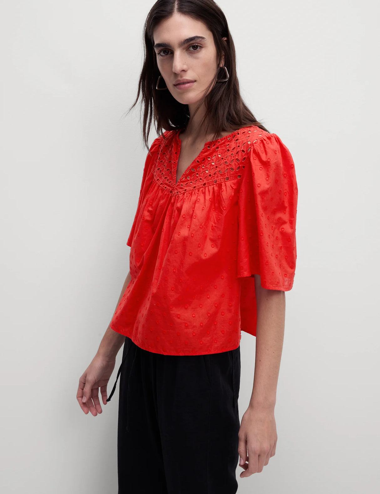 Blusa bordada de manga corta