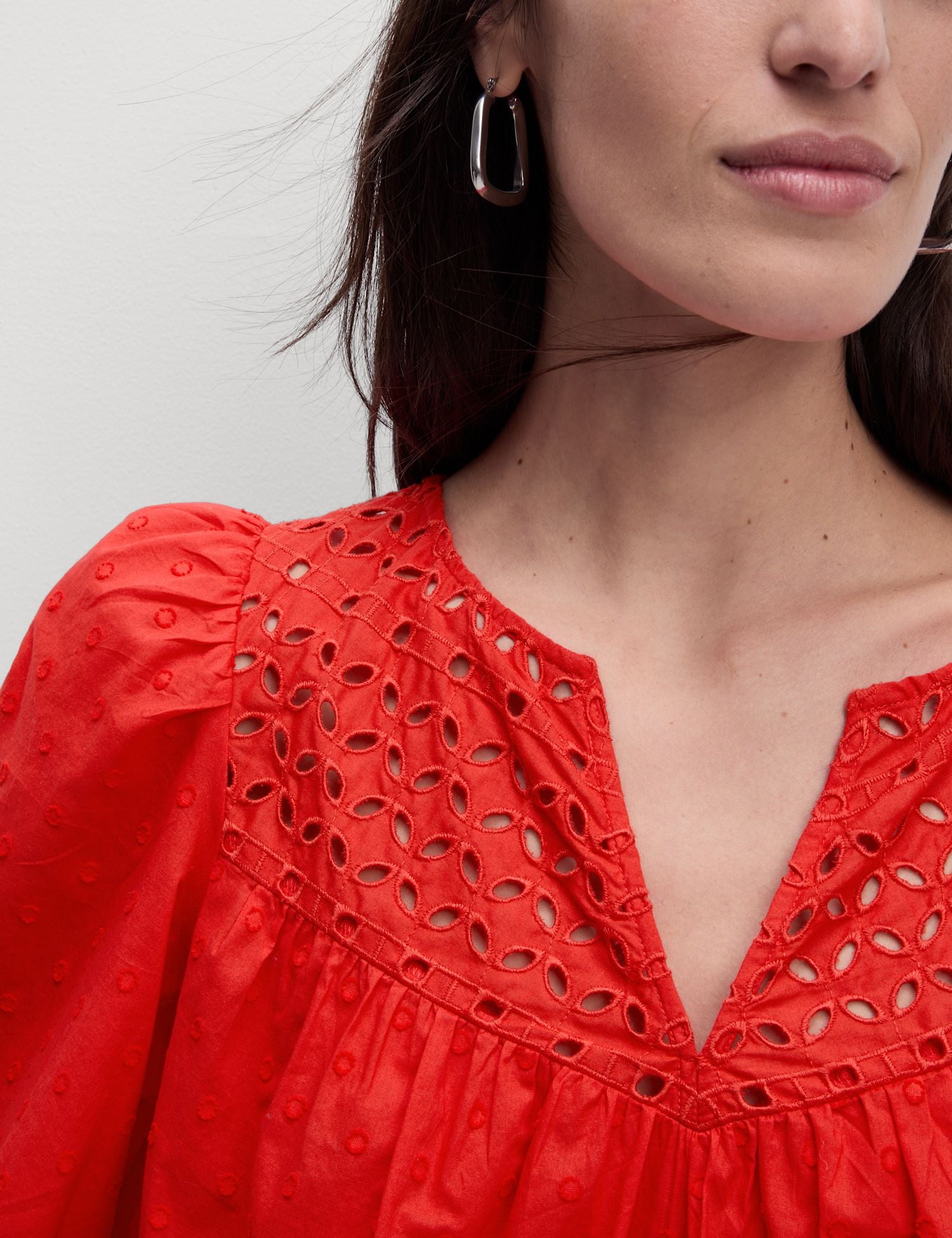 Blusa bordada de manga corta