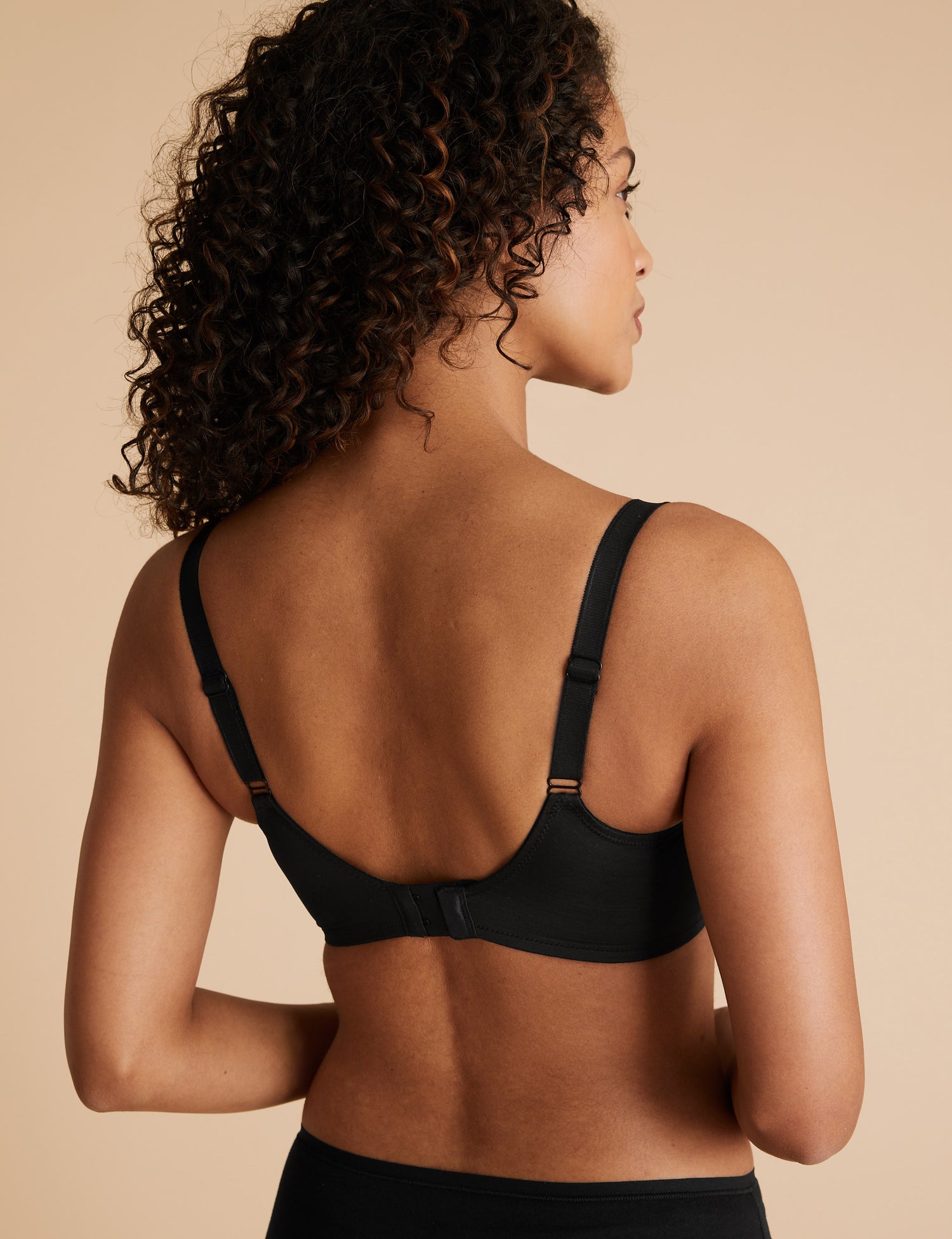 Sujetador reductor con encaje