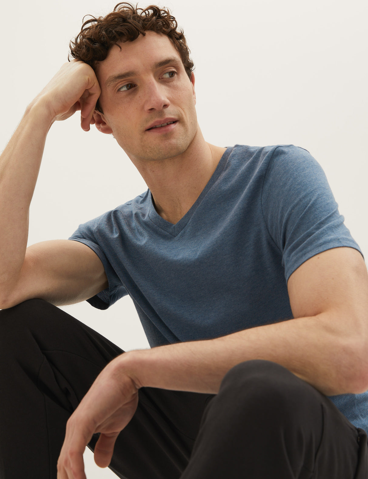 Camiseta cuello pico manga corta lisa