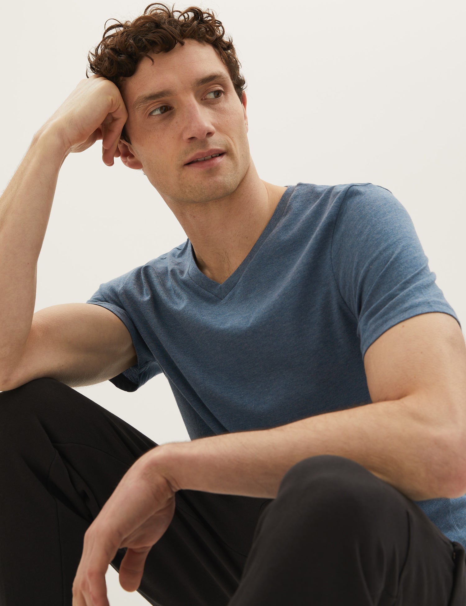 Camiseta cuello pico manga corta lisa