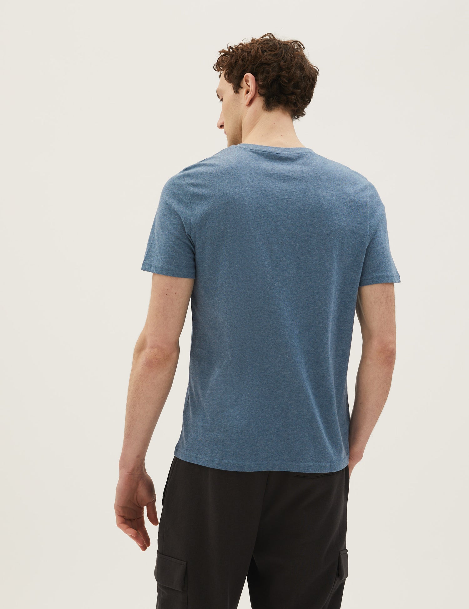 Camiseta cuello pico manga corta lisa