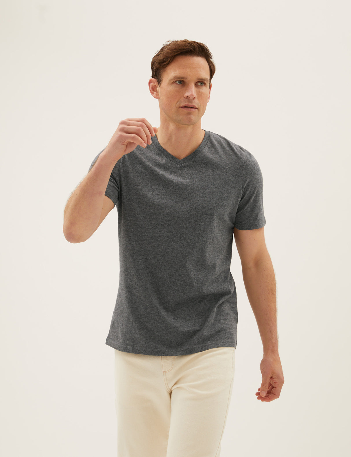 Camiseta cuello pico manga corta lisa