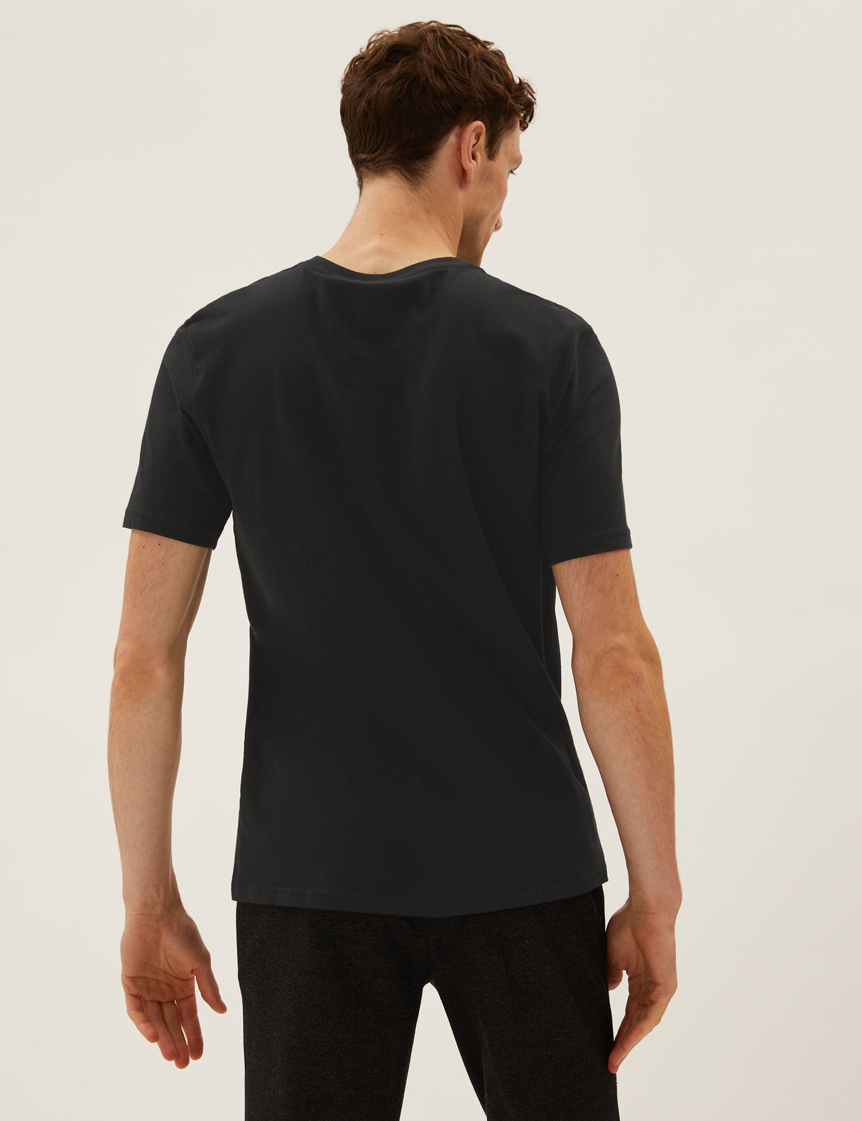 Camiseta cuello pico manga corta lisa