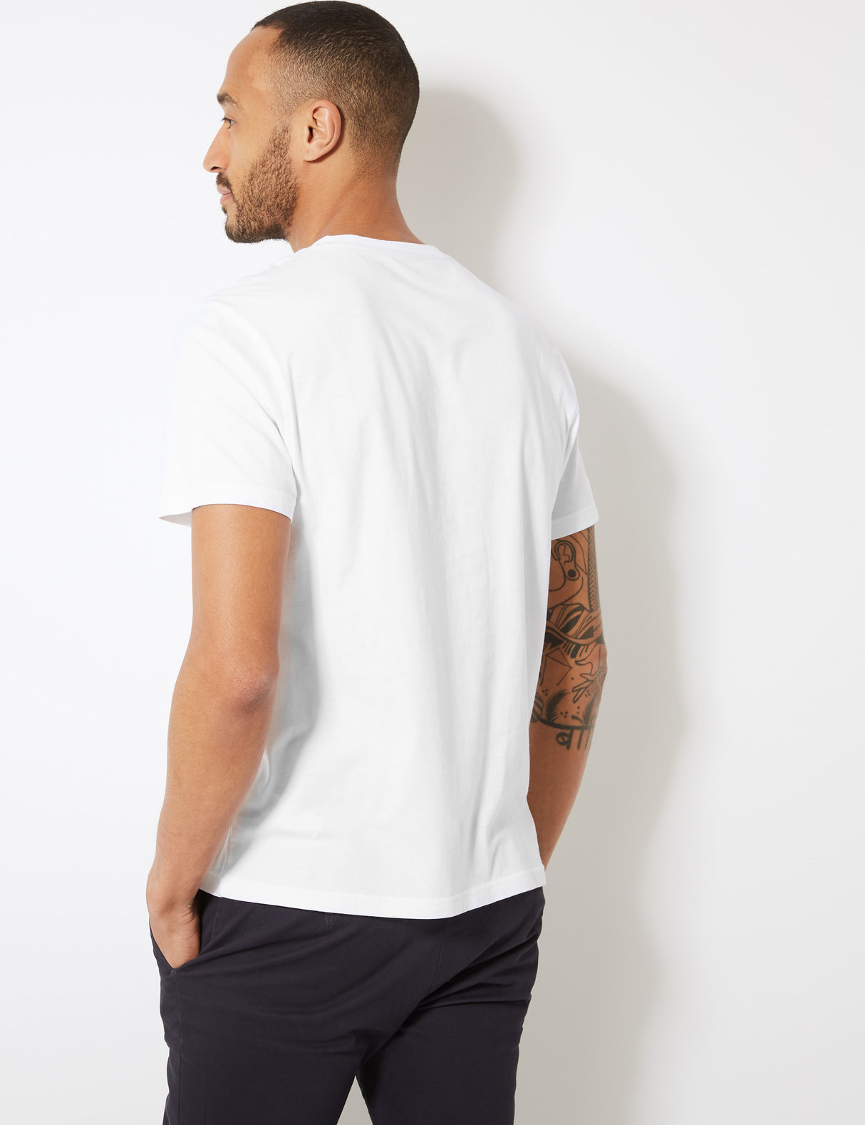 Camiseta cuello pico manga corta lisa